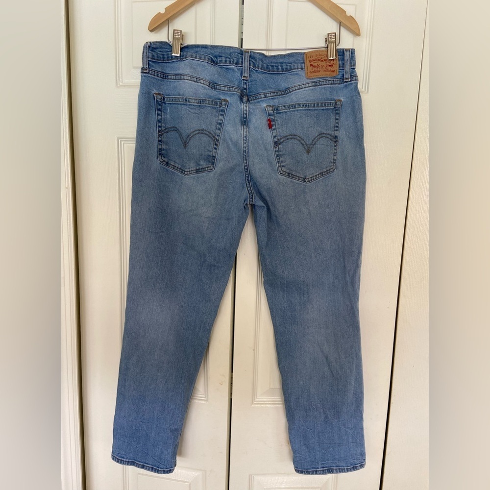 Levi's Women's Boyfriend Jeans Size 31 Light Blue Ripped Relaxed Fit - Picture 5 of 5